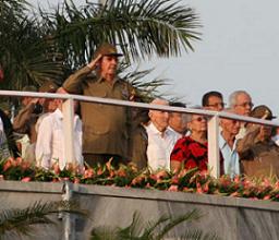 Presidió Raúl Castro Revista Militar y desfile popular en la Plaza de la Revolución