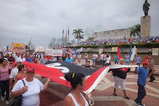 Júbilo revolucionario de los trabajadores en la Plaza del Che